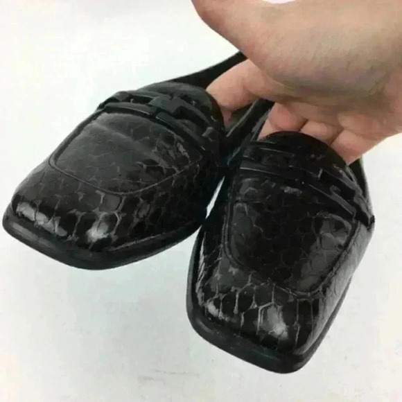 Stuart Weitzman Flats Size 8.5 AAA Patent Leather - Picture 5 of 8